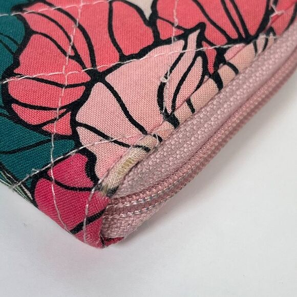 Vera Bradley Pink Quilted Vintage Floral Zip-Around ID Case Wallet - Picture 10 of 13